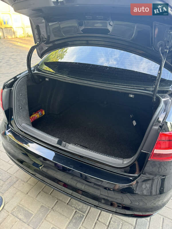 Седан Volkswagen Jetta 2014 в Днепре