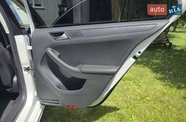 Седан Volkswagen Jetta 2016 в 