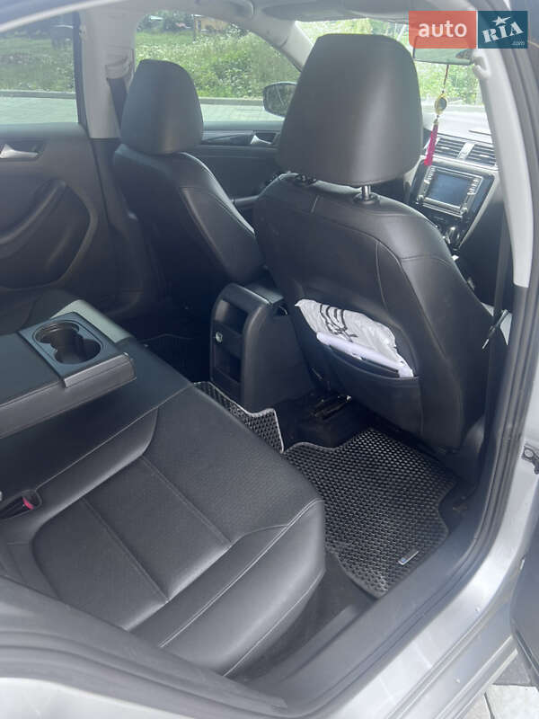 Седан Volkswagen Jetta 2016 в Пустомитах