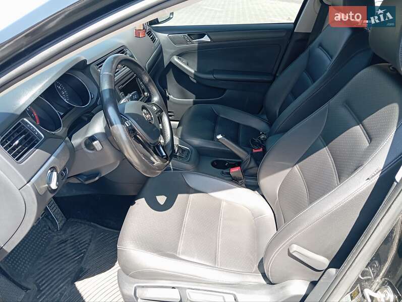 Седан Volkswagen Jetta 2015 в Одесі