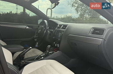 Седан Volkswagen Jetta 2016 в 