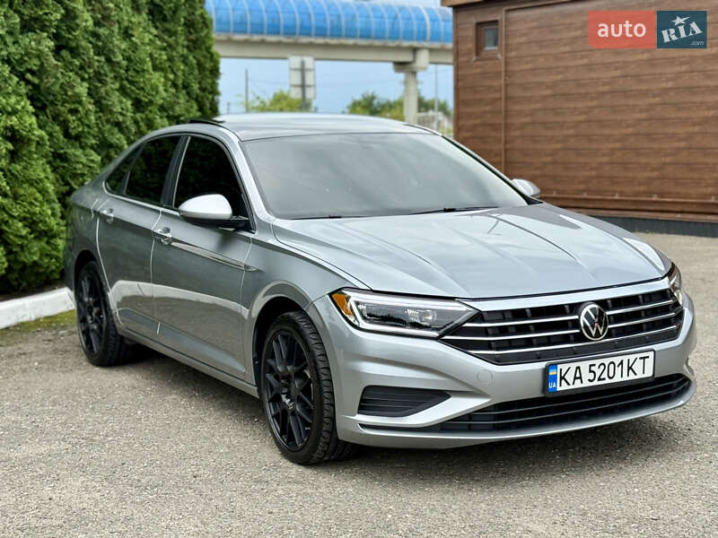 Седан Volkswagen Jetta 2019 в Киеве