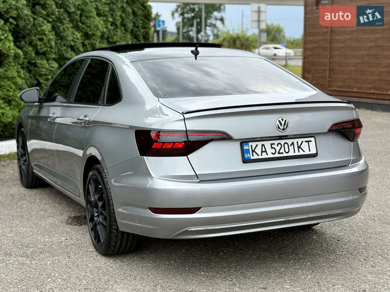 Седан Volkswagen Jetta 2019 в Киеве