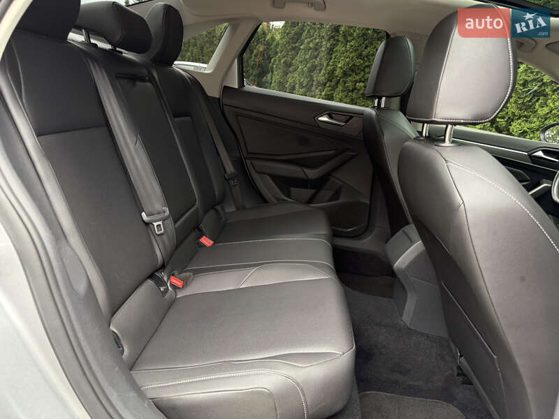 Седан Volkswagen Jetta 2019 в Киеве