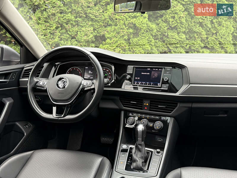 Седан Volkswagen Jetta 2019 в Киеве
