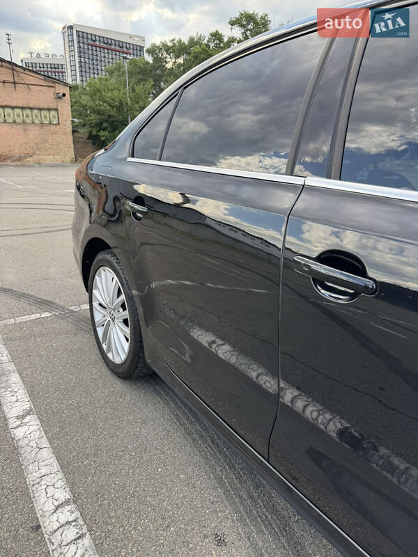 Седан Volkswagen Jetta 2015 в Киеве