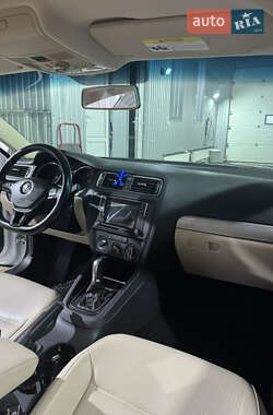 Седан Volkswagen Jetta 2017 в 