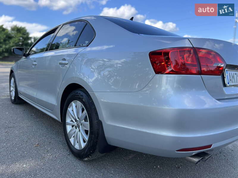 Седан Volkswagen Jetta 2012 в Киеве