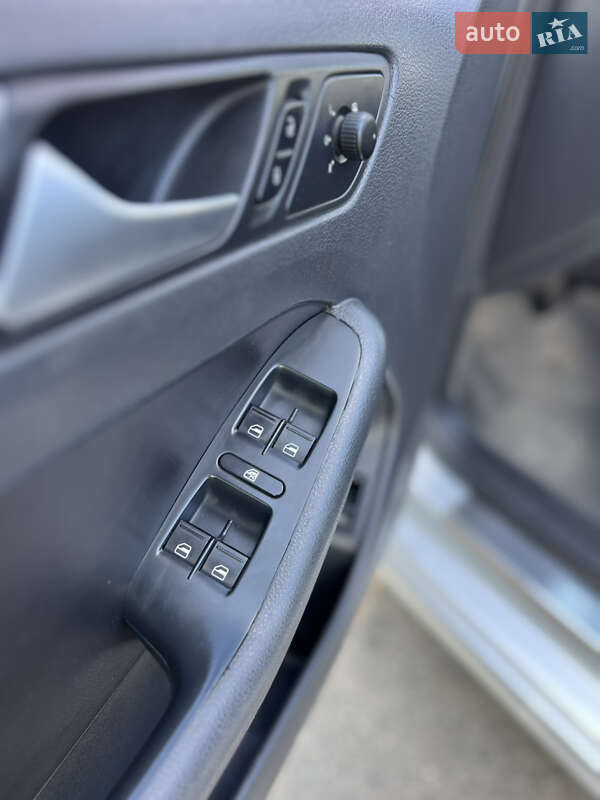 Седан Volkswagen Jetta 2012 в Киеве
