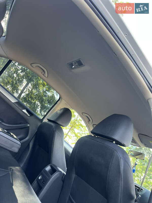 Седан Volkswagen Jetta 2012 в Киеве