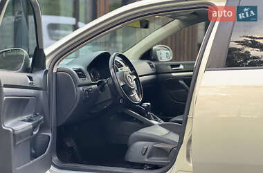 Седан Volkswagen Jetta 2010 в 