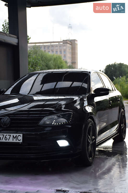 Седан Volkswagen Jetta 2016 в Киеве