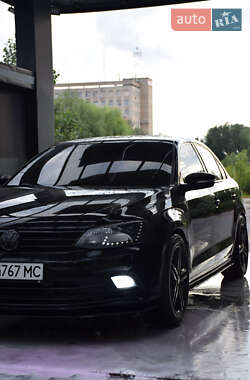 Седан Volkswagen Jetta 2016 в 
