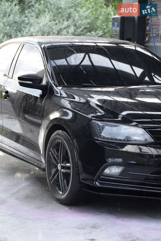 Седан Volkswagen Jetta 2016 в Киеве