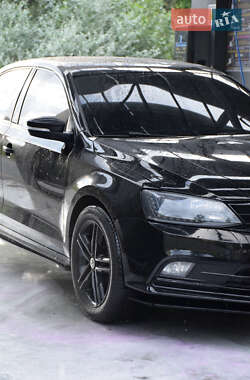 Седан Volkswagen Jetta 2016 в 