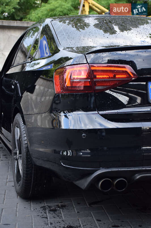 Седан Volkswagen Jetta 2016 в Киеве