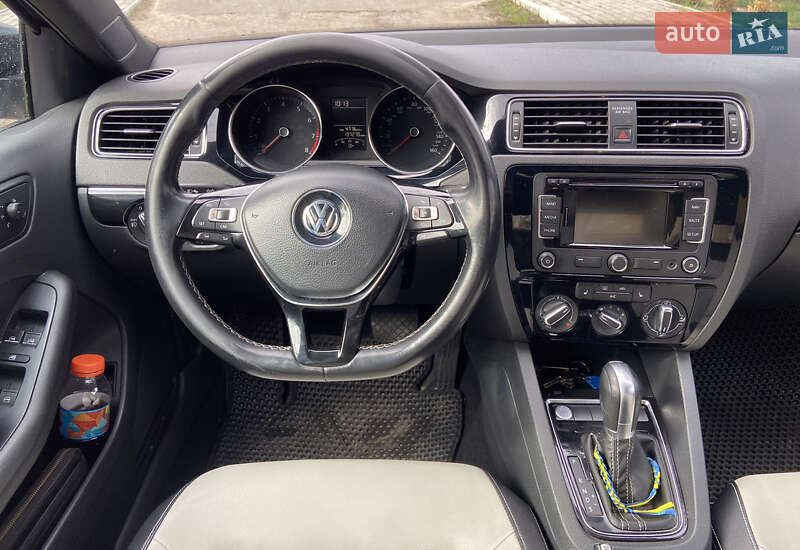 Седан Volkswagen Jetta 2015 в Черкассах