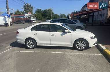 Седан Volkswagen Jetta 2011 в 