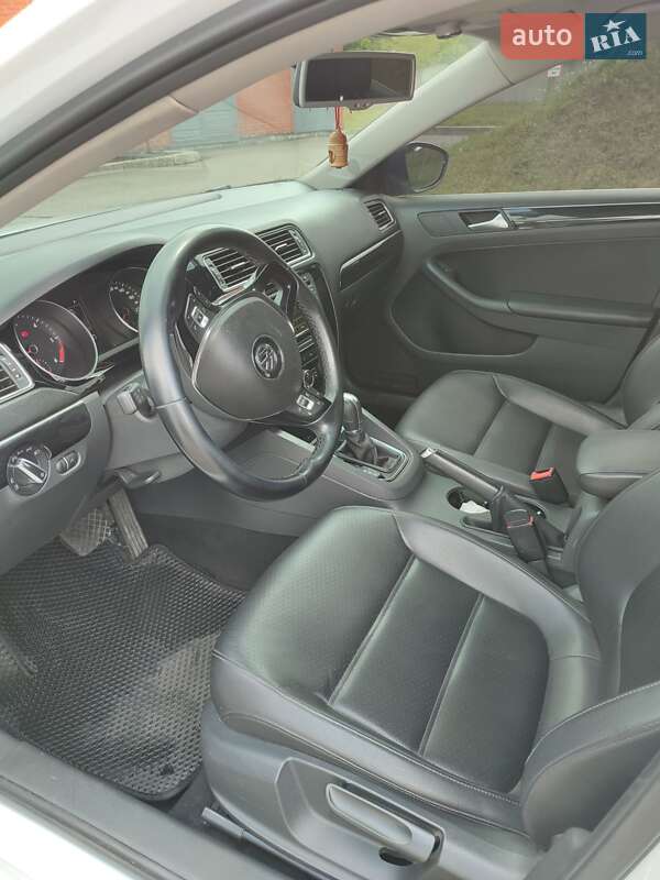 Седан Volkswagen Jetta 2015 в Борисполе