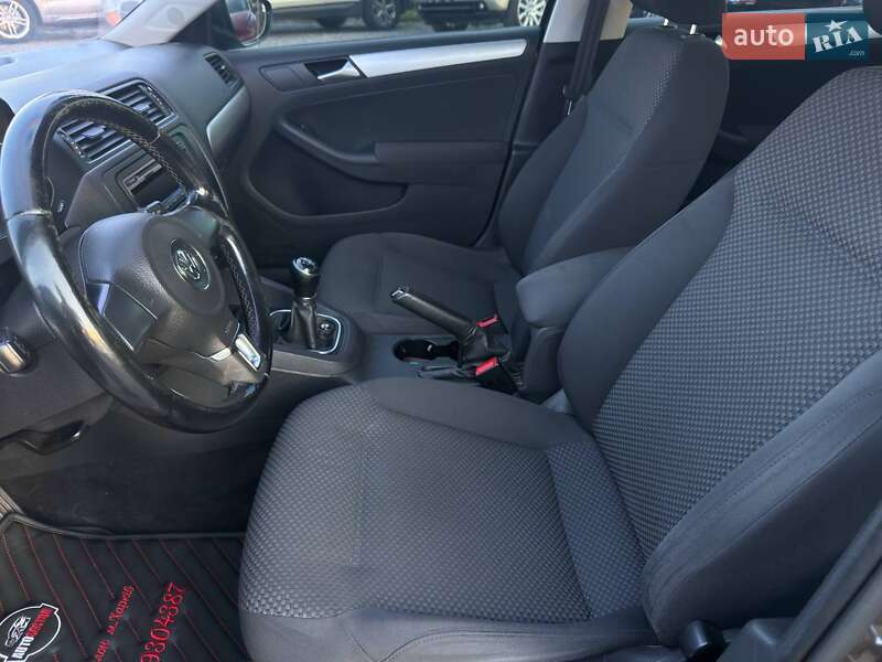 Седан Volkswagen Jetta 2012 в Харькове