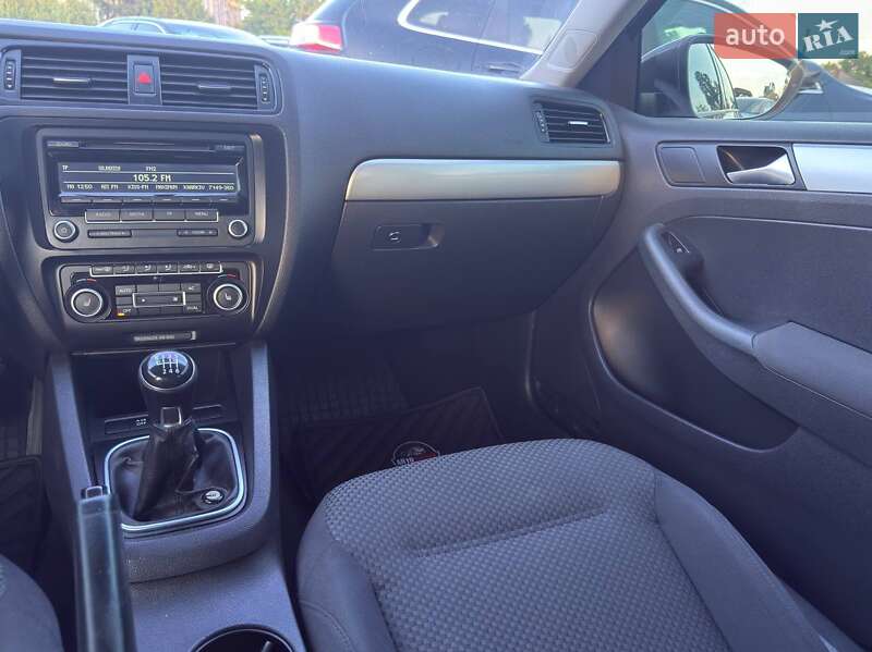 Седан Volkswagen Jetta 2012 в Харькове