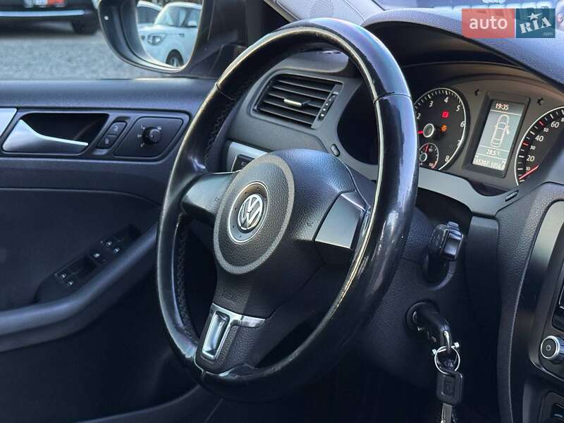 Седан Volkswagen Jetta 2012 в Харькове