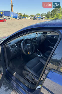 Седан Volkswagen Jetta 2014 в Львові