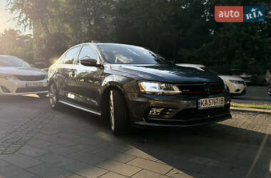Седан Volkswagen Jetta 2017 в 