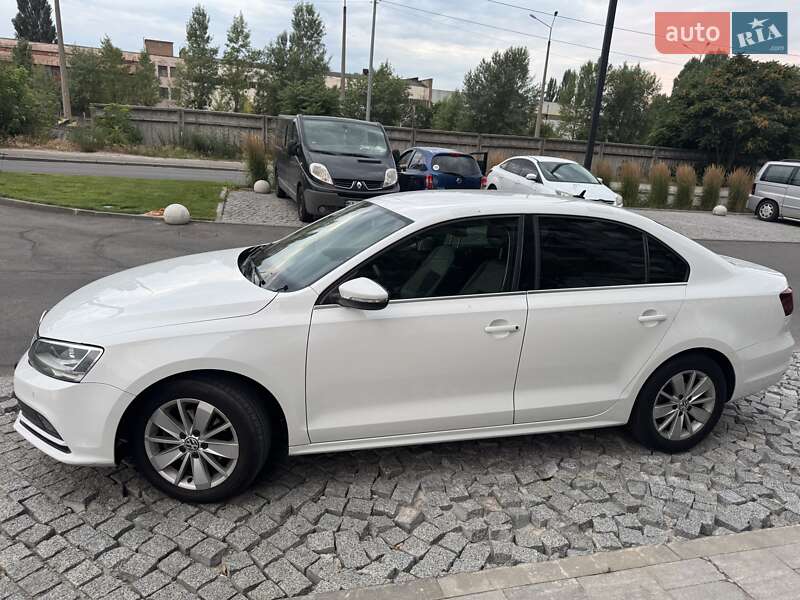 Седан Volkswagen Jetta 2016 в Киеве