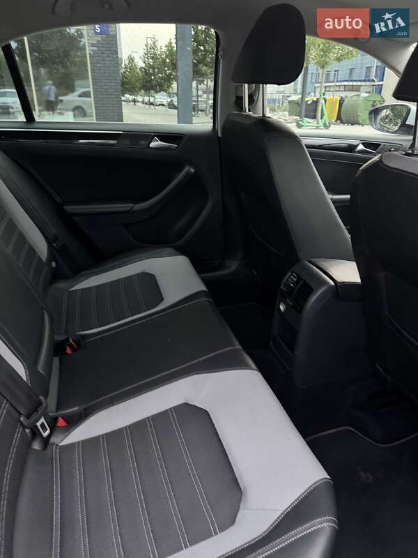 Седан Volkswagen Jetta 2016 в Киеве