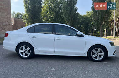 Седан Volkswagen Jetta 2014 в 
