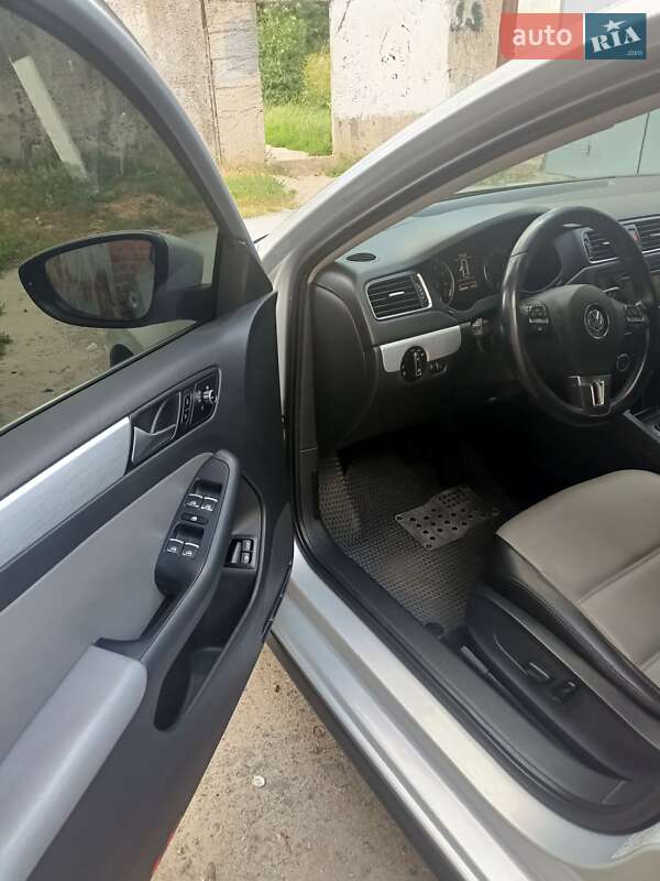 Седан Volkswagen Jetta 2013 в Сквирі