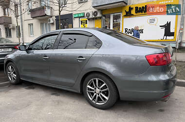Седан Volkswagen Jetta 2012 в 