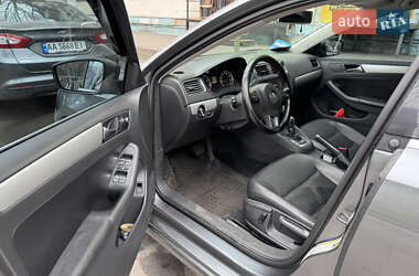 Седан Volkswagen Jetta 2012 в 