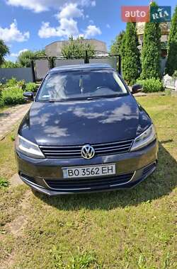 Седан Volkswagen Jetta 2014 в 