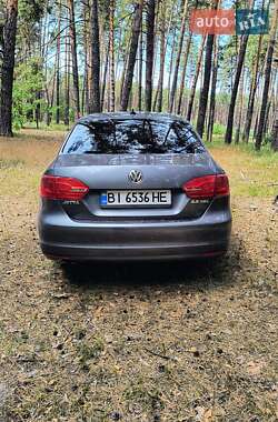 Седан Volkswagen Jetta 2012 в Полтаві