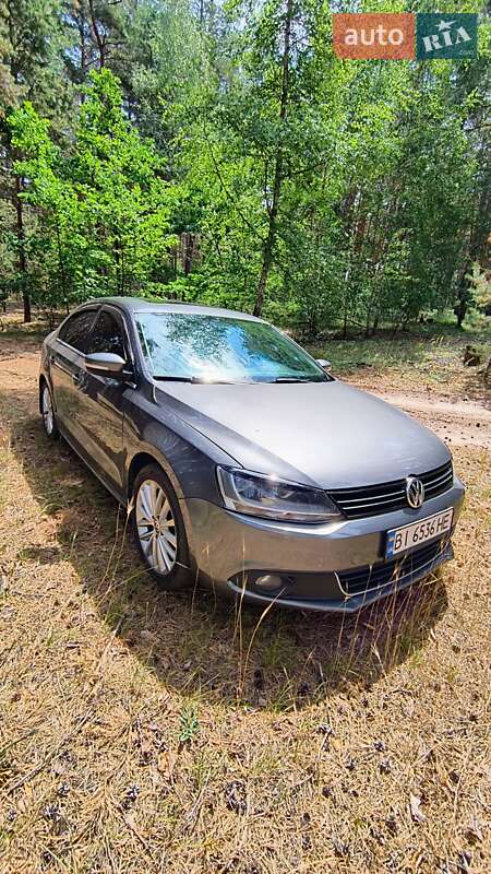 Седан Volkswagen Jetta 2012 в Полтаві