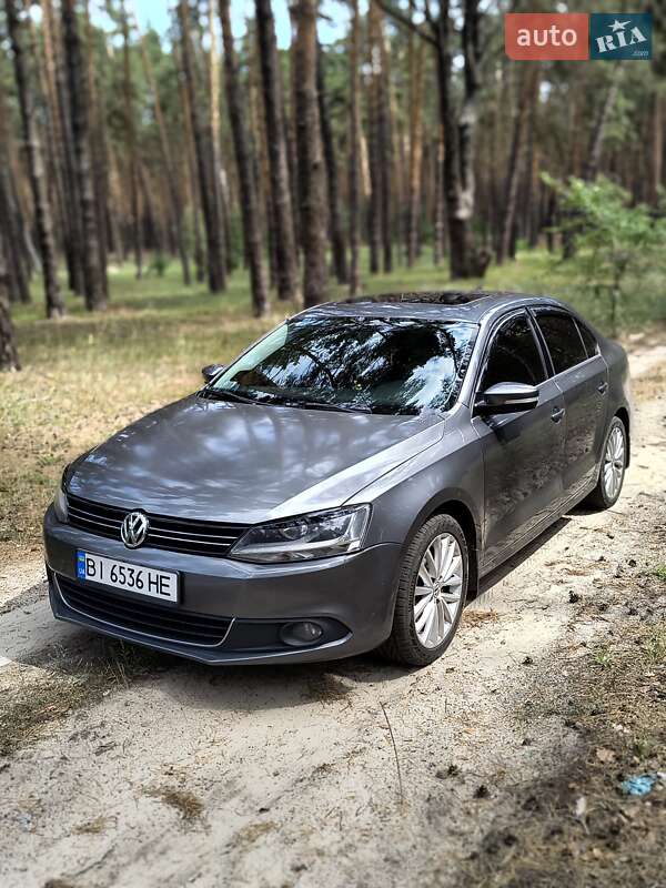 Седан Volkswagen Jetta 2012 в 