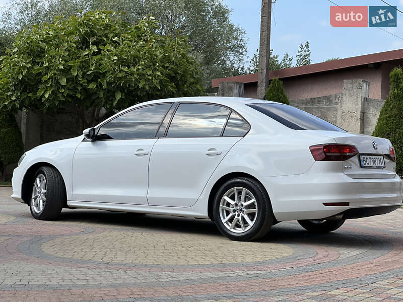 Седан Volkswagen Jetta 2016 в Стрые