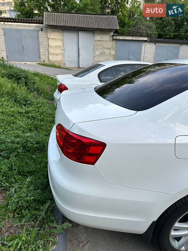 Седан Volkswagen Jetta 2013 в Харкові