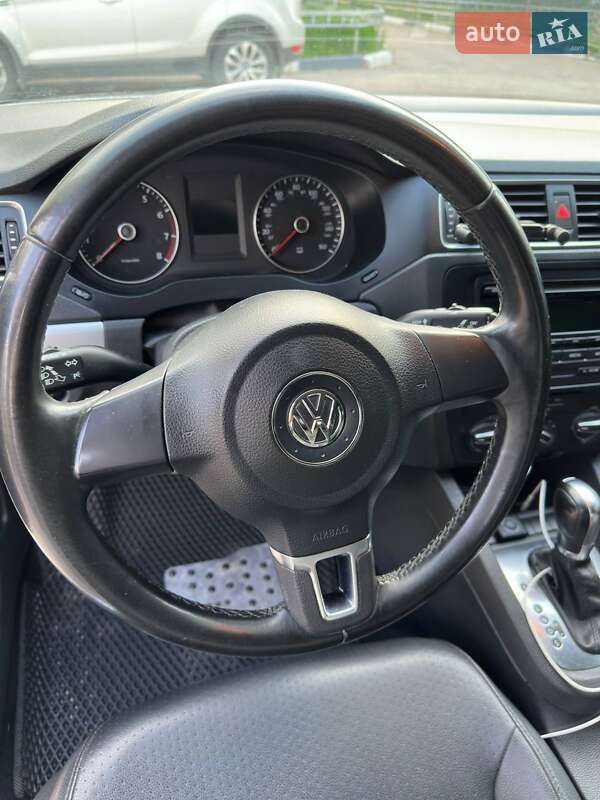 Седан Volkswagen Jetta 2013 в Харкові