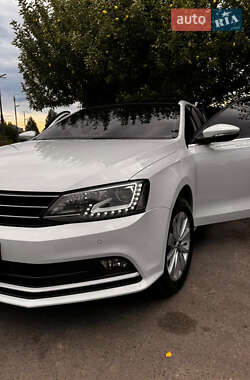Седан Volkswagen Jetta 2016 в Киеве