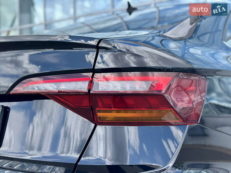 Седан Volkswagen Jetta 2019 в Києві