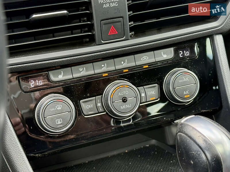 Седан Volkswagen Jetta 2019 в Києві