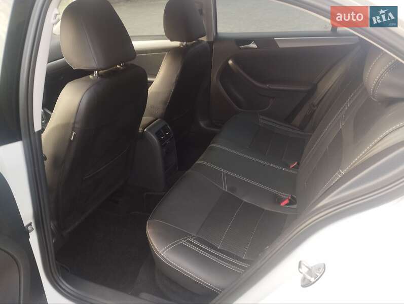 Седан Volkswagen Jetta 2016 в Запоріжжі