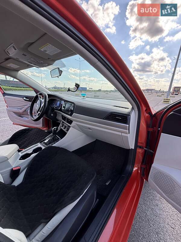 Седан Volkswagen Jetta 2019 в Львове