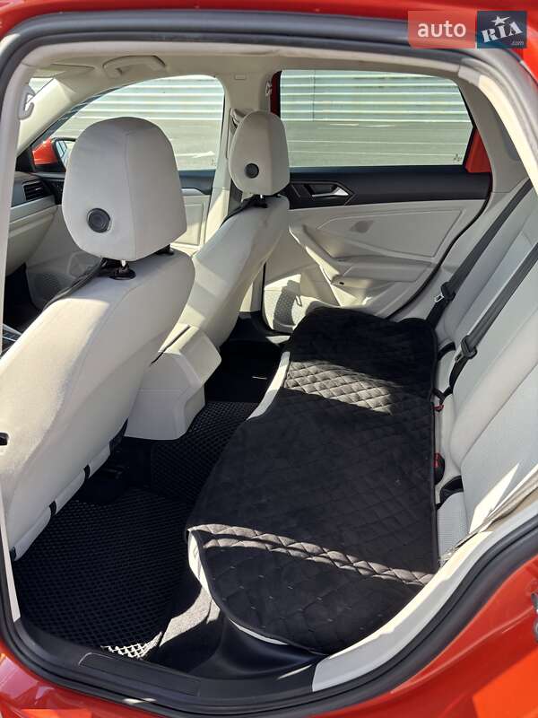 Седан Volkswagen Jetta 2019 в Львове