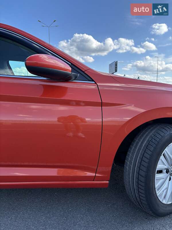 Седан Volkswagen Jetta 2019 в Львове