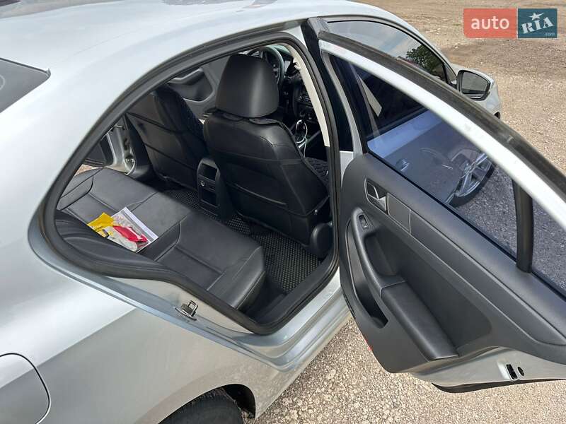 Седан Volkswagen Jetta 2014 в Сахновщине