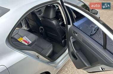 Седан Volkswagen Jetta 2014 в 